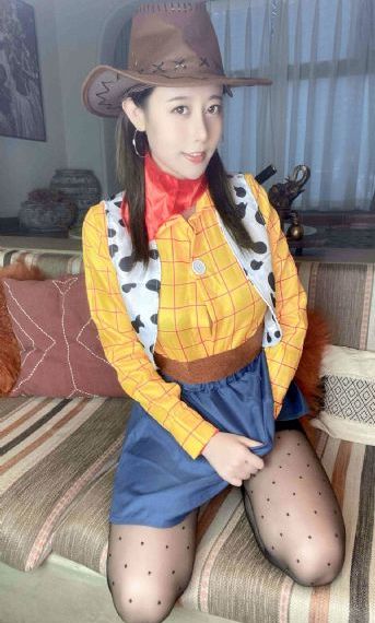 h翘屁嫩男吃军人的大东西视频