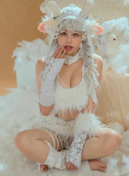 红色机尾